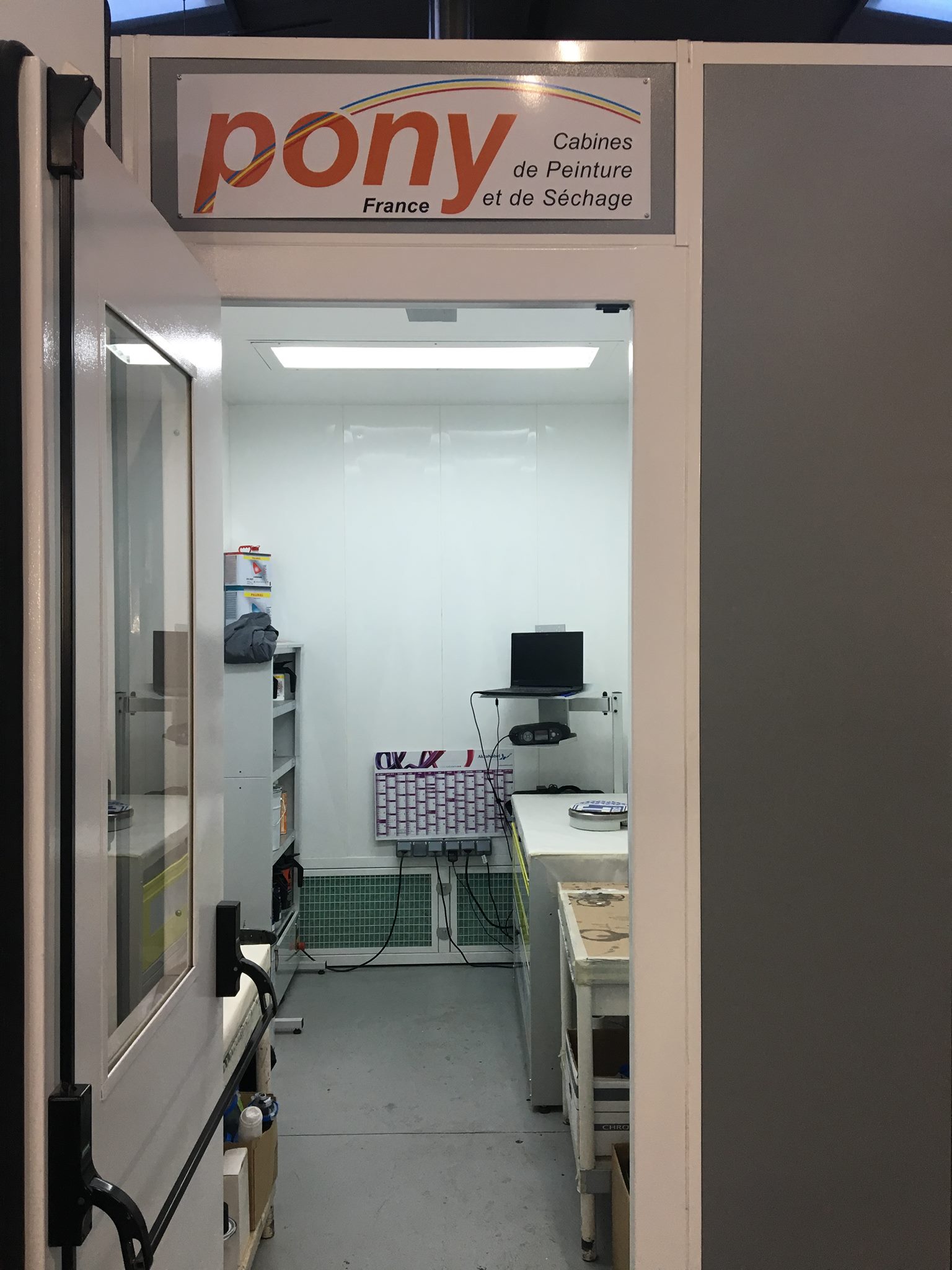 Laboratoire de peinture Pony Group